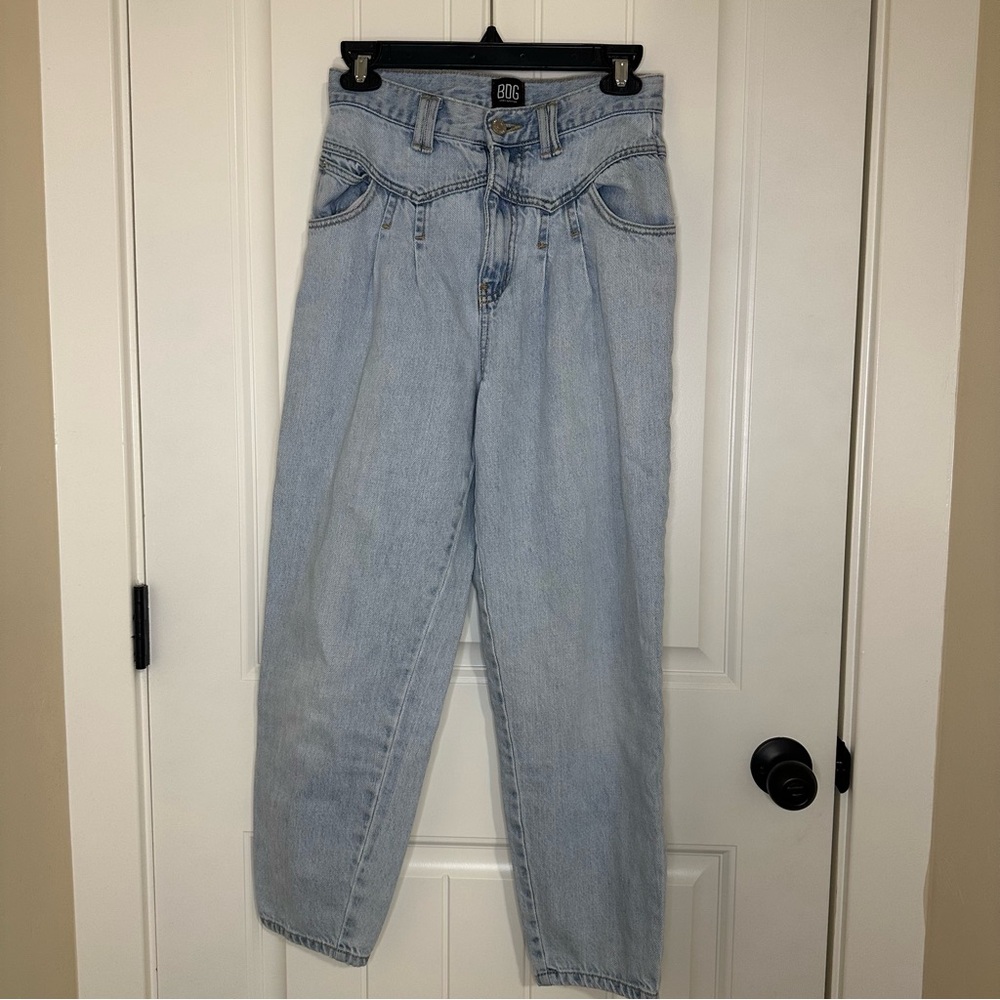 Urban Outfitters BDG High Waisted Pleated Baggy Light Wash Jeans- Size 24